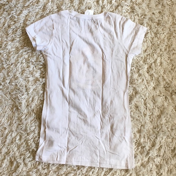 ✨WOMENS GUESS TSHIRT WITH STUDDED ROSE - Picture 2 of 2